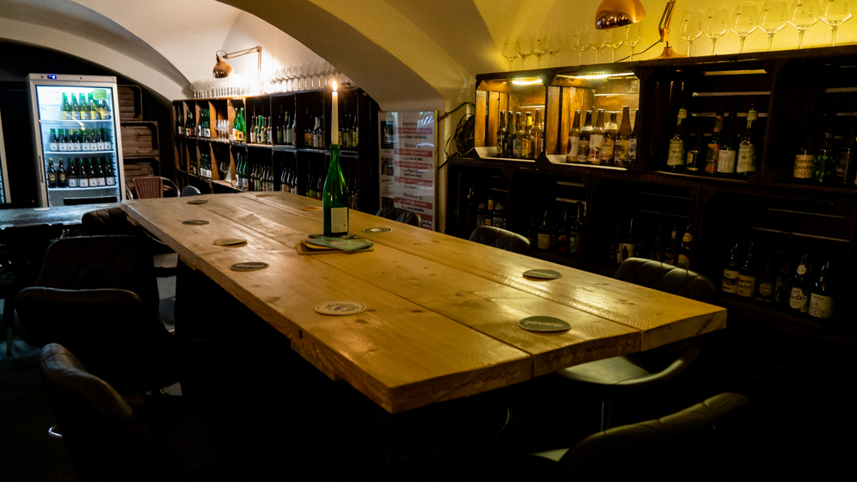 Tafel und Flaschenbiere im Tribaun Innsbruck