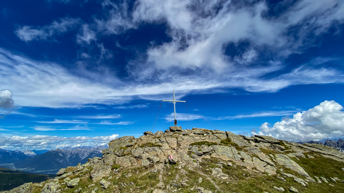 Das Gipfelkreuz am Fotscher Windegg.
