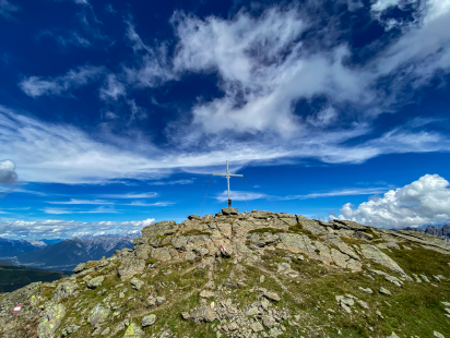 Das Gipfelkreuz am Fotscher Windegg.